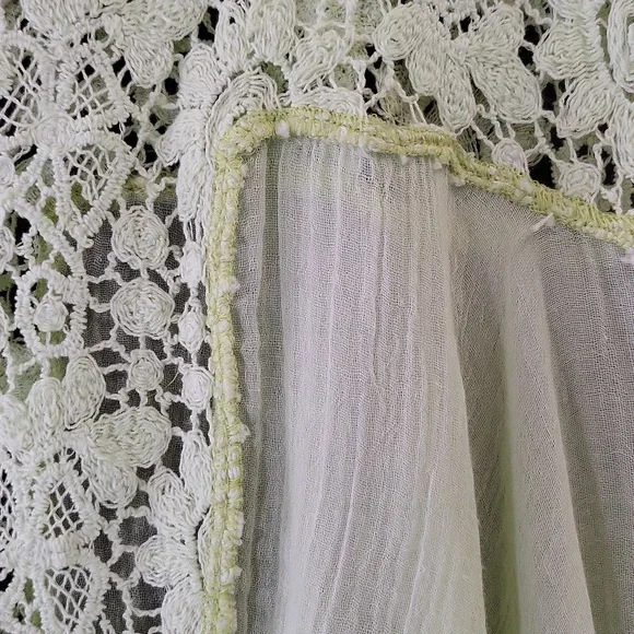 WILL BE GONE SOON) NWOT, "Flower embriodered top) - Picture 4 of 13